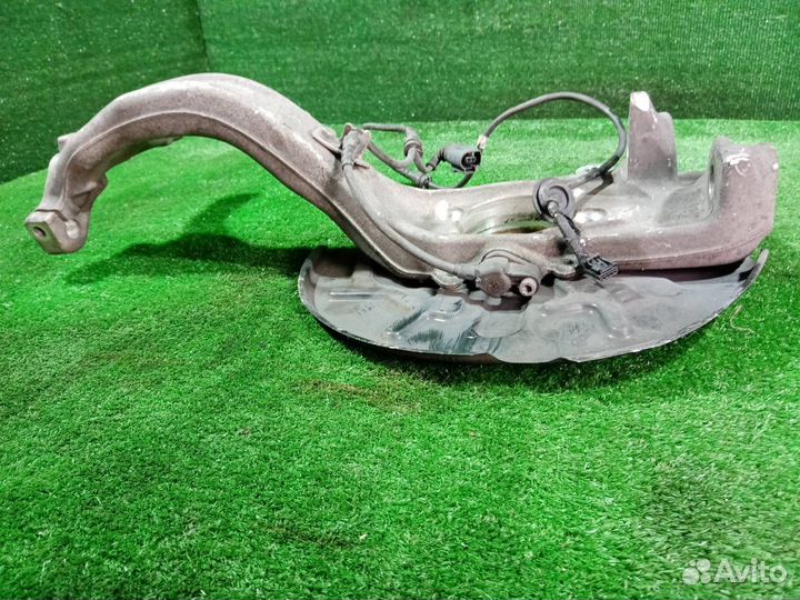 Кулак поворотный передний правый Audi A4 8E B7 ALT