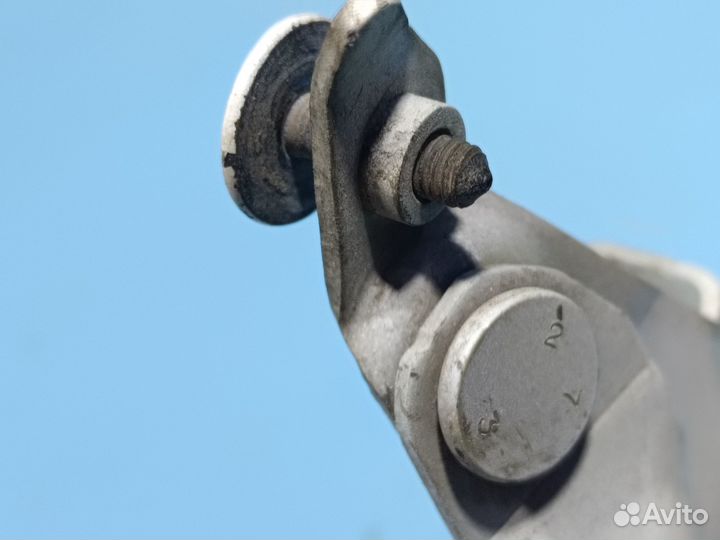 Петля капота левая для Peugeot 301