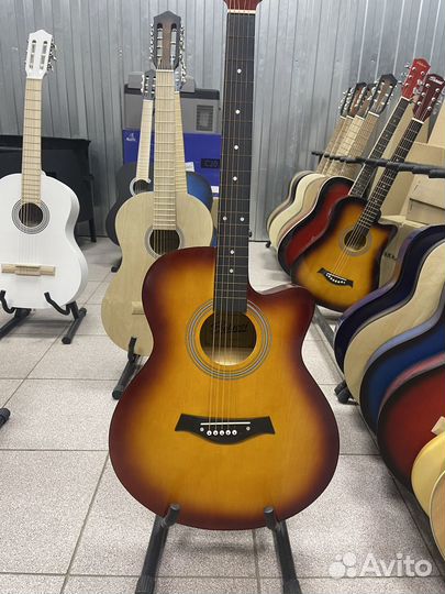 Классическая / акустическая гитара