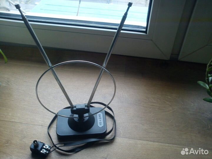 Комнатные тв-антенны разные