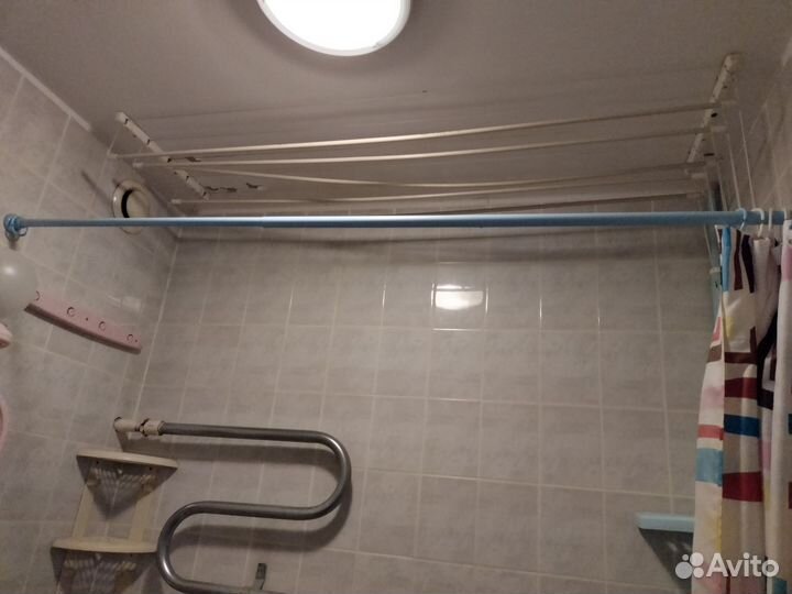 Полки для ванной комнаты
