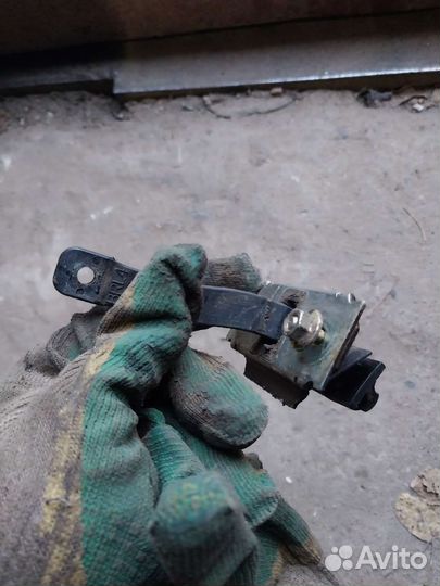 Ограничитель двери задней правой хайма 3