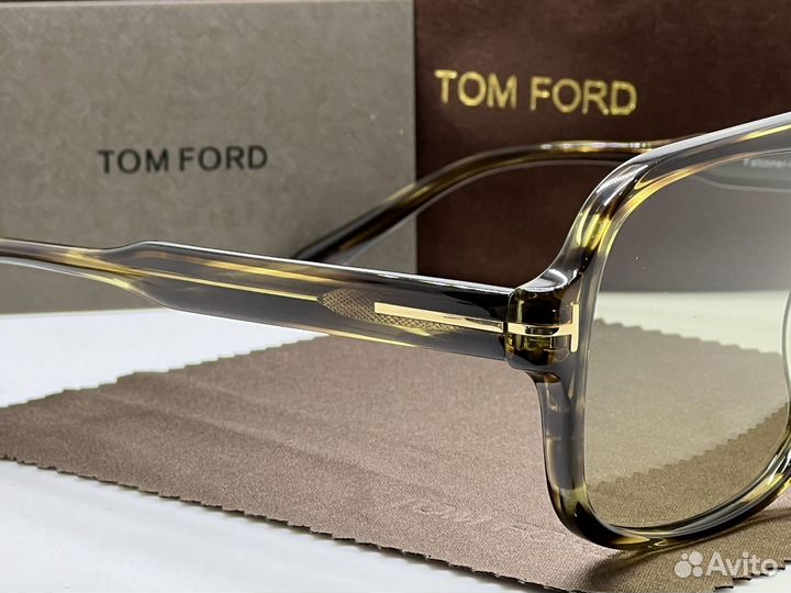 Солнцезащитные очки Tom Ford