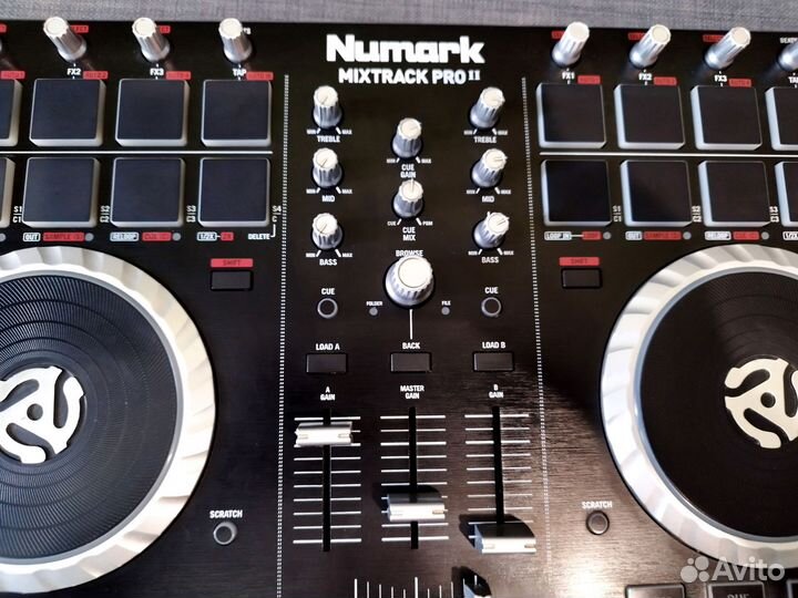 Dj контролер Numark mixtrack 11 pro