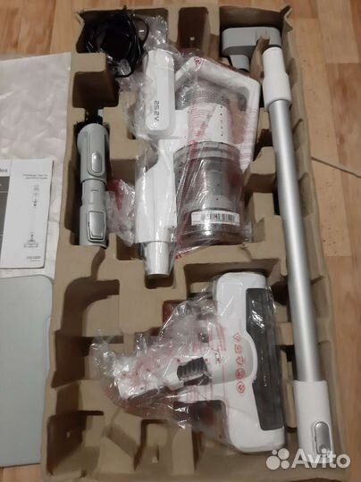 Пылесос вертикальный Midea VSS1800