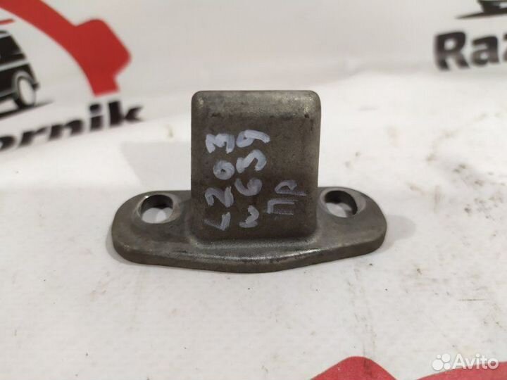 Ограничитель двери правый Mercedes Vito W639 2.1D