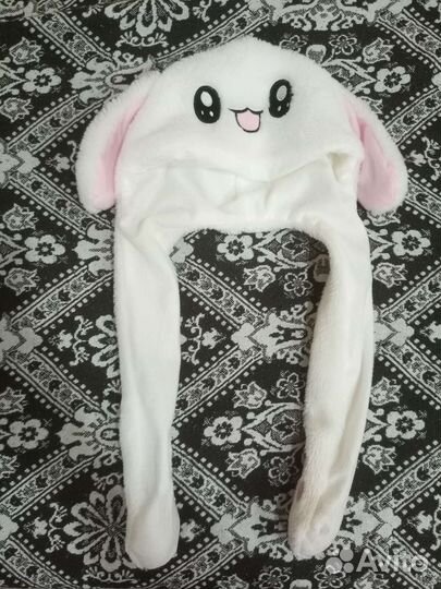 Шапка с двигающимися ушками, зайчик