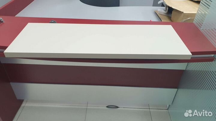 Полка деревянная окрашенная