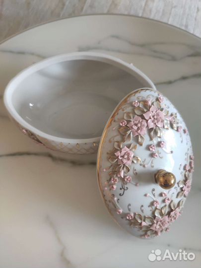Шкатулка из фарфора
