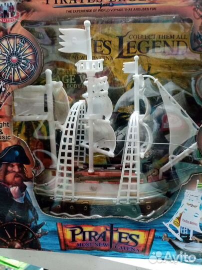 Пиратский корабль новый. На батарейках