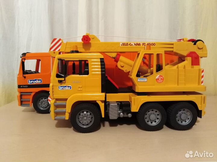 Мусоровоз, автокран Bruder (Германия)