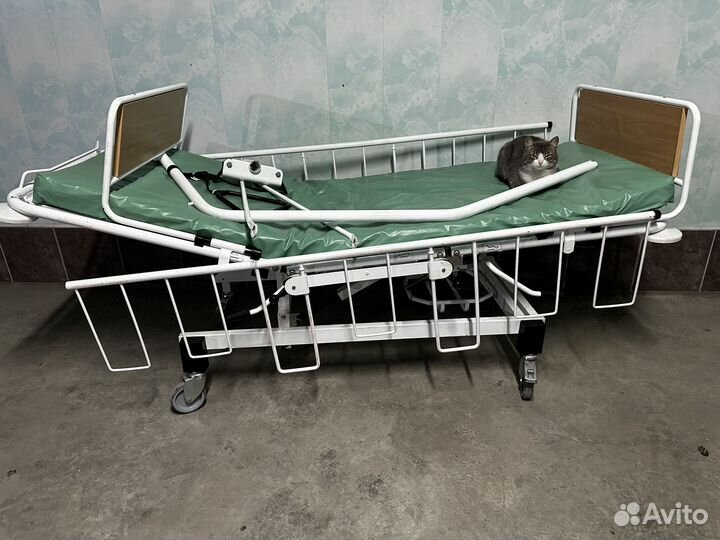 Медицинская кровать