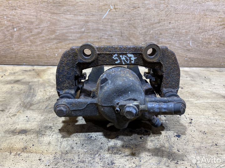 Суппорт передний левый Skoda Fabia 2 S107