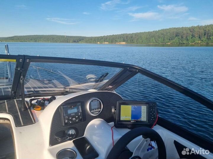 Катер Phoenix 560