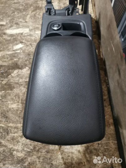 Подлокотник Ford Focus 3 хетчбек 1.6 pnda 2012