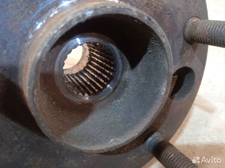 Кулак поворотный задний левый Lexus Rx300 1