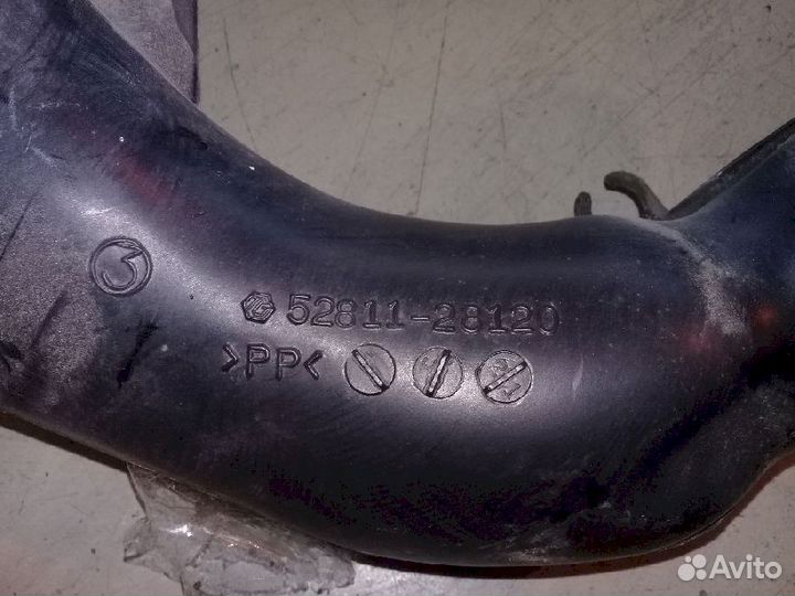 Воздухозаборник 52811-28120 Toyota Noah AZR65