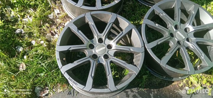 Комплект дисков Momo R17 5x105