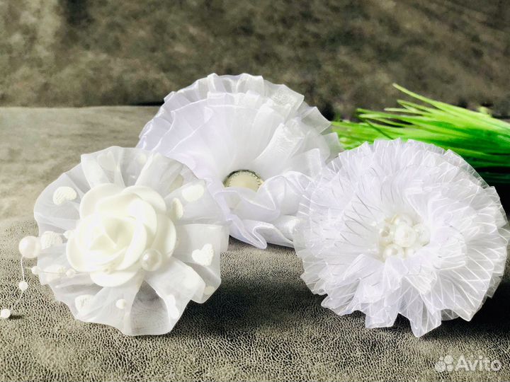 Детский бант для волос на резинке белый школьница