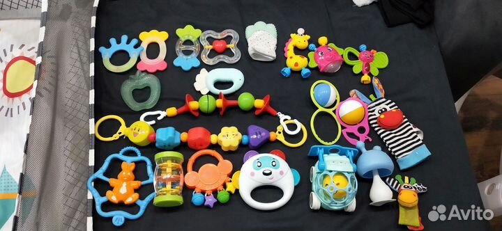 Развивающий коврик, погремушки, игрушки