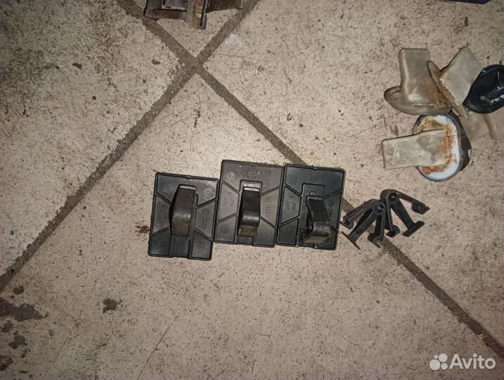 Клипсы защелки обшивок Volkswagen caravelle t4