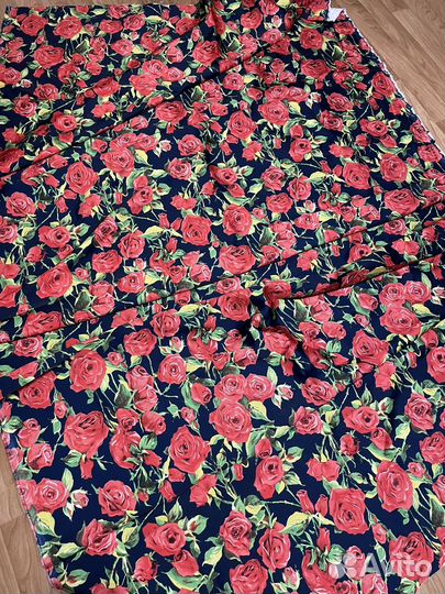 Большой отрез ткани тафта