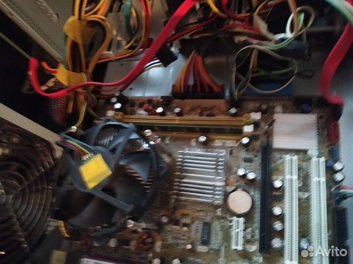 Материнская плата с процессором и памятью