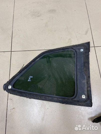 Стекло кузовное глухое левое Subaru Legacy