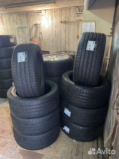 Hankook Ventus S1 Evo 3 K127 275/45 R20 и 305/40 R20