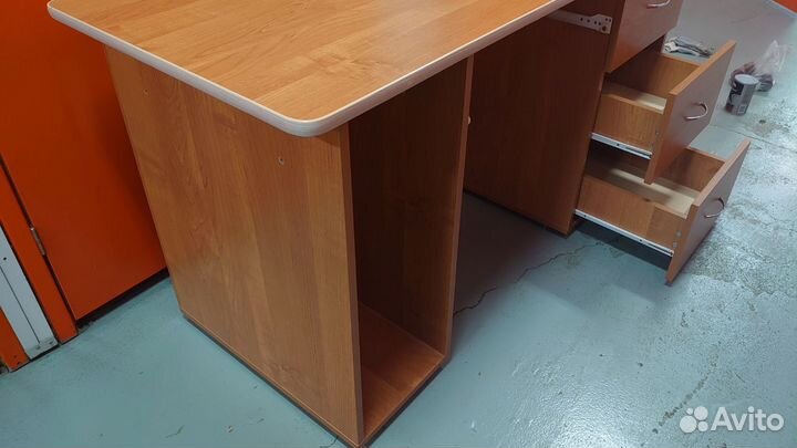 Детский письменный стол