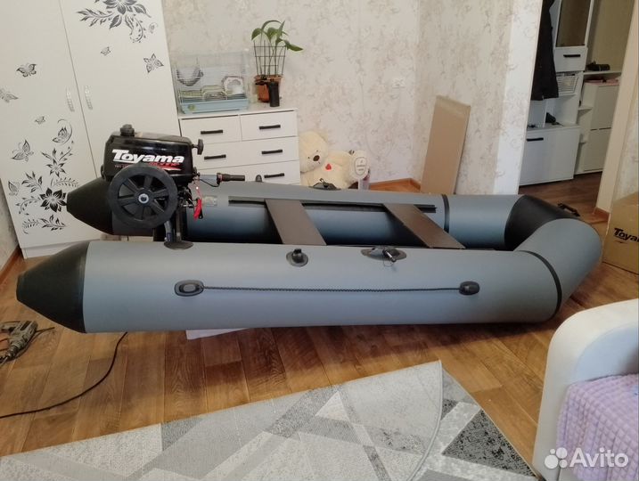 Лодка с мотором