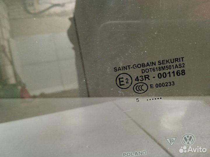 Стекло двери передней левой Volkswagen Touareg 4.9