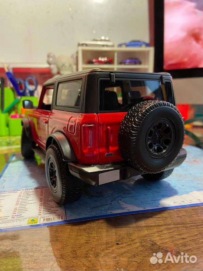 Ford Bronco 1:18