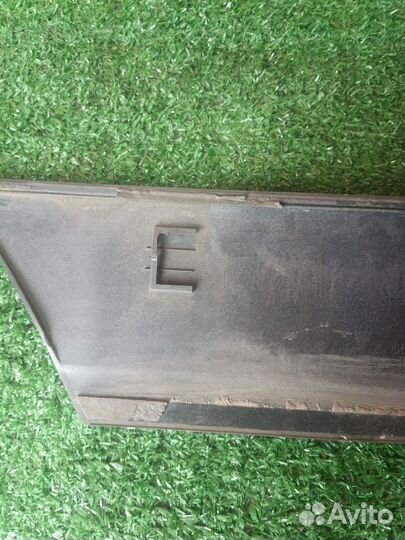 Молдинг задней двери Toyota Land Cruiser 100