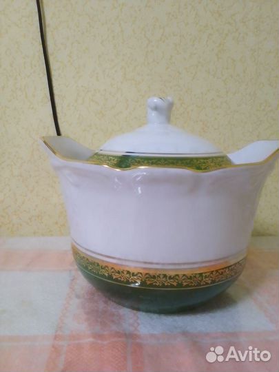 Супница фарфоровая