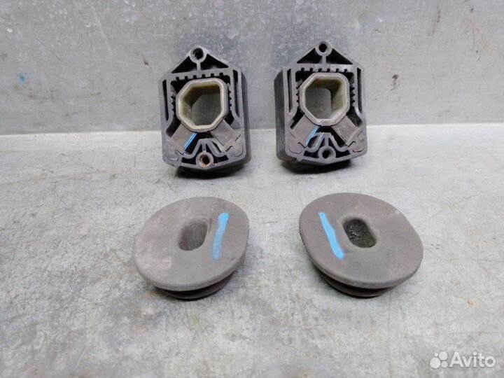 Кронштейн радиатора Skoda Octavia (A5 1Z)