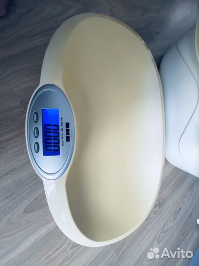 Ванночка детская, весы детские, лежанка в ванночку