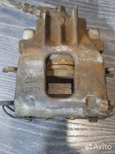 Суппорт тормозной Ford Focus 1 передний правый