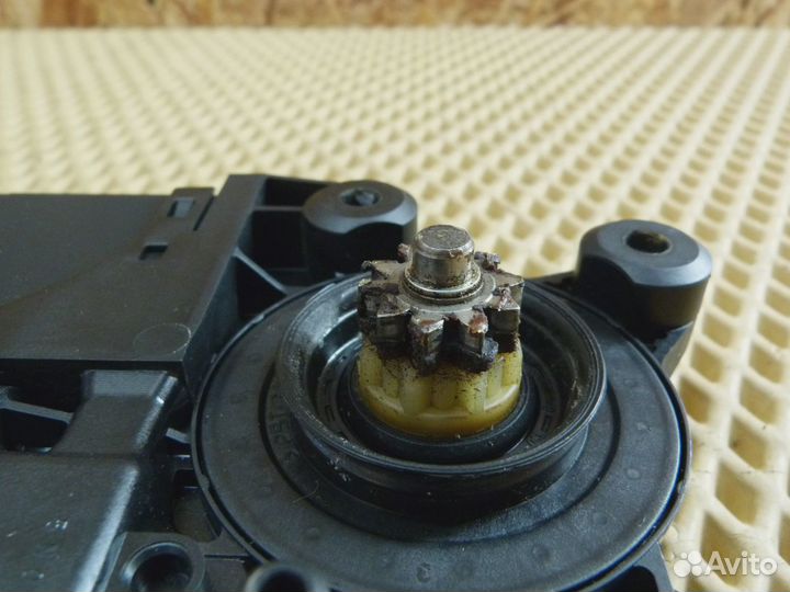 Моторчик стеклоподъемника передний левый Renault Megane III 2009-2016 (807310719R)