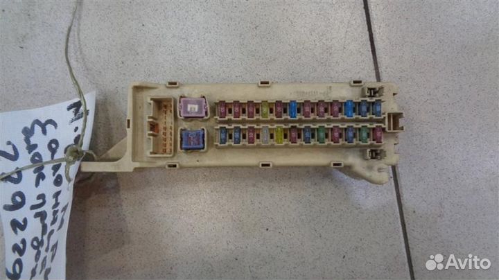 Блок предохранителей салонный Mazda MPV LW 1999-2