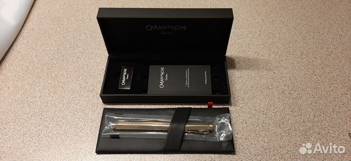 Перьевая ручка Caran d'Ache Ecridor Chevron Gold