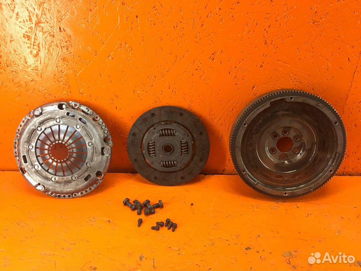 Маховик Volkswagen 2010 Touran