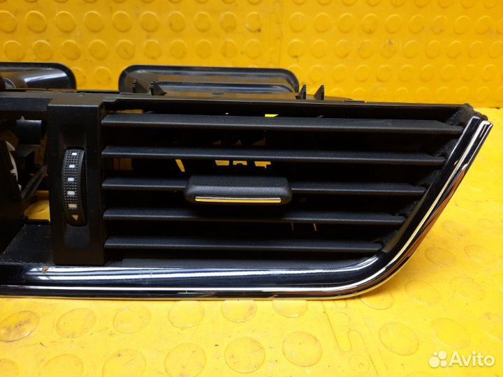 Б/У Дефлектор воздушный Состояние на фото, есть