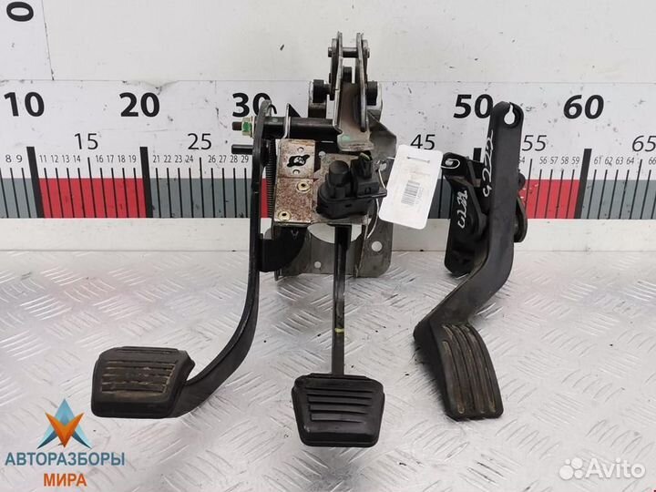 Педаль Ford Focus рест. 2002