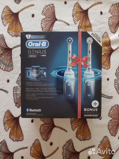 Электрическая зубная щетка Oral-B Genius 8900