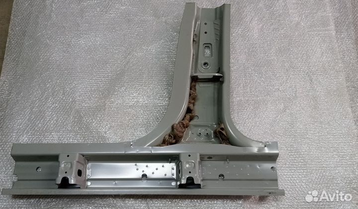 Kia Sorento Стойка правая средняя кузова