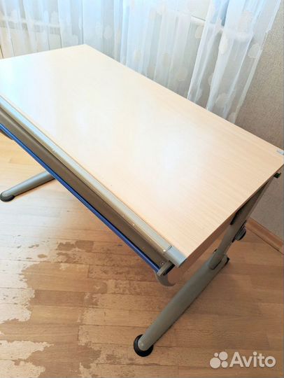 Письменный стол для школьника регулировка