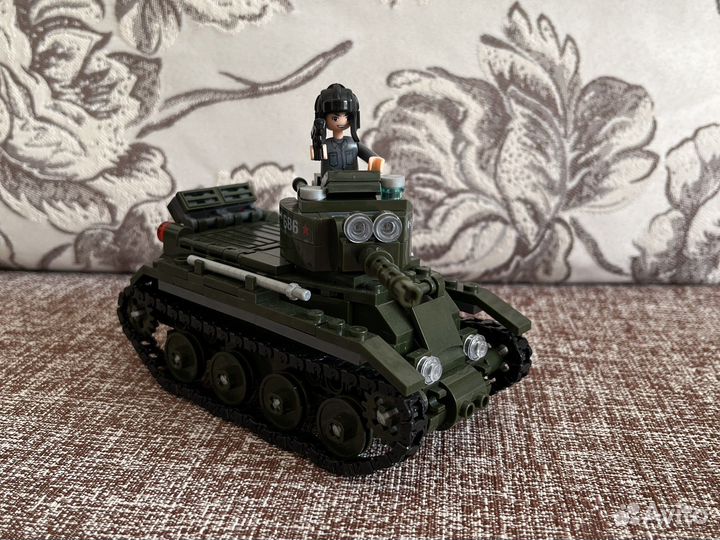 Модель танка lego не ороиг