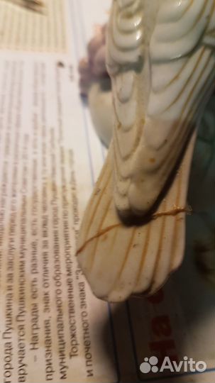 Фарфоровая фигурка птицы с ягодами Германия