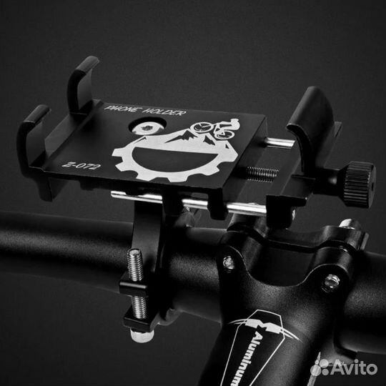 Металлический держатель для телефона на руль